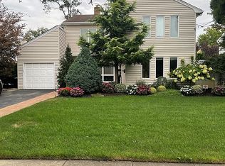 345 Wynsum Ave, Merrick, NY 11566