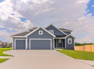 926 168th Ter, Basehor, KS 66007