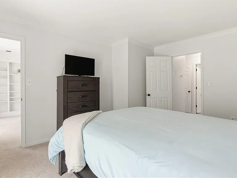 24307 Plantation Dr NE — Photo 20