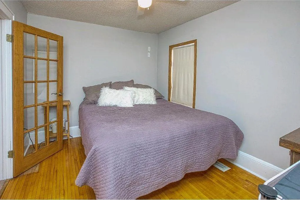 2 bed, 1300 sqft, $2,490 — Photo 4