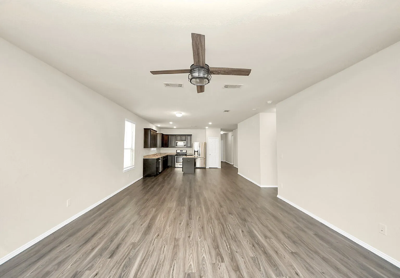 4 bed, 3.0 bath, 1924 sqft, $2,000 — Photo 3