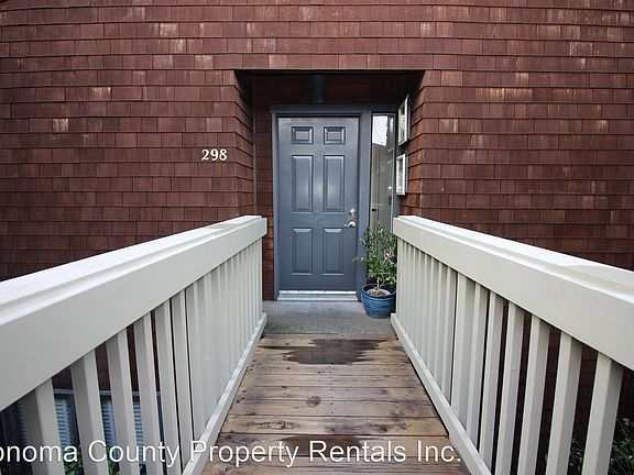2nd image of 298 Headlands Ct