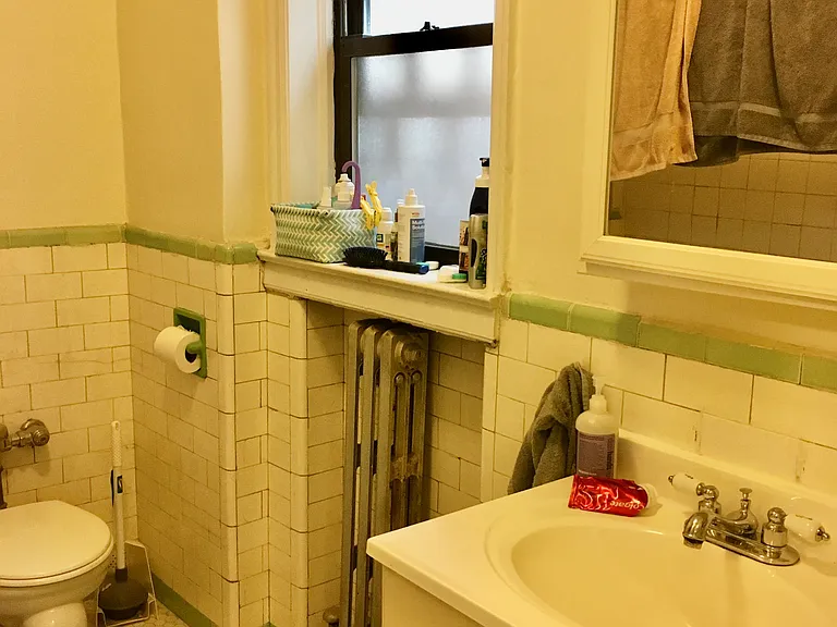 2351 W Wilson Ave #205 — Photo 8