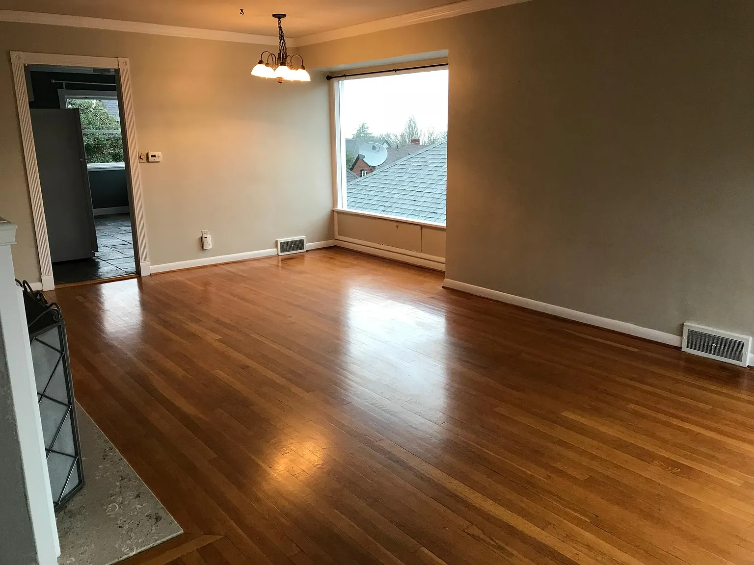 2 bed, 1.5 bath, 2500 sqft, $4,000 — Photo 4