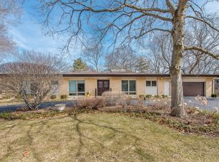 831 Oak Dr, Glencoe, IL 60022