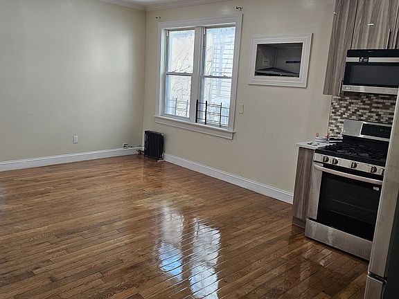 4th image of 459 Milford St Floor 1
