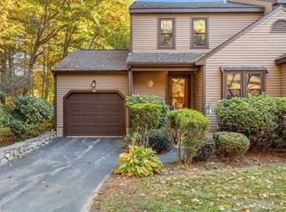 3 Hawthorne Vlg APT A, Franklin, MA 02038