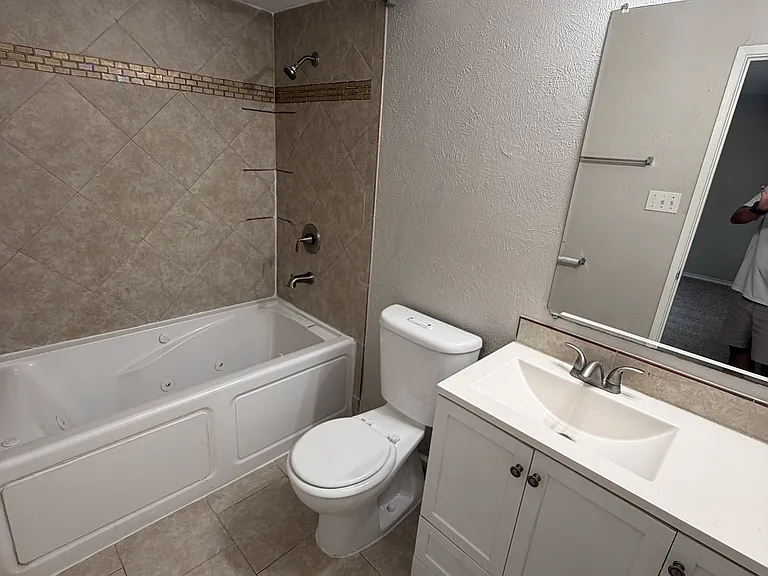 7009 Greenview Cir N — Photo 19