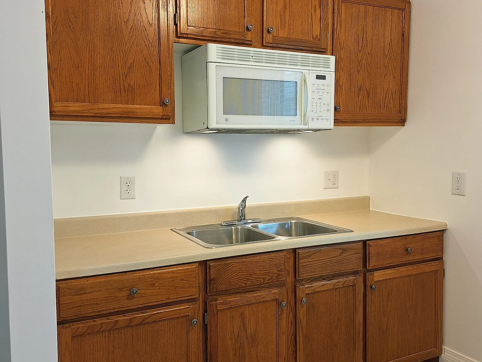 2 bed, 1080 sqft, $1,350 — Photo 4