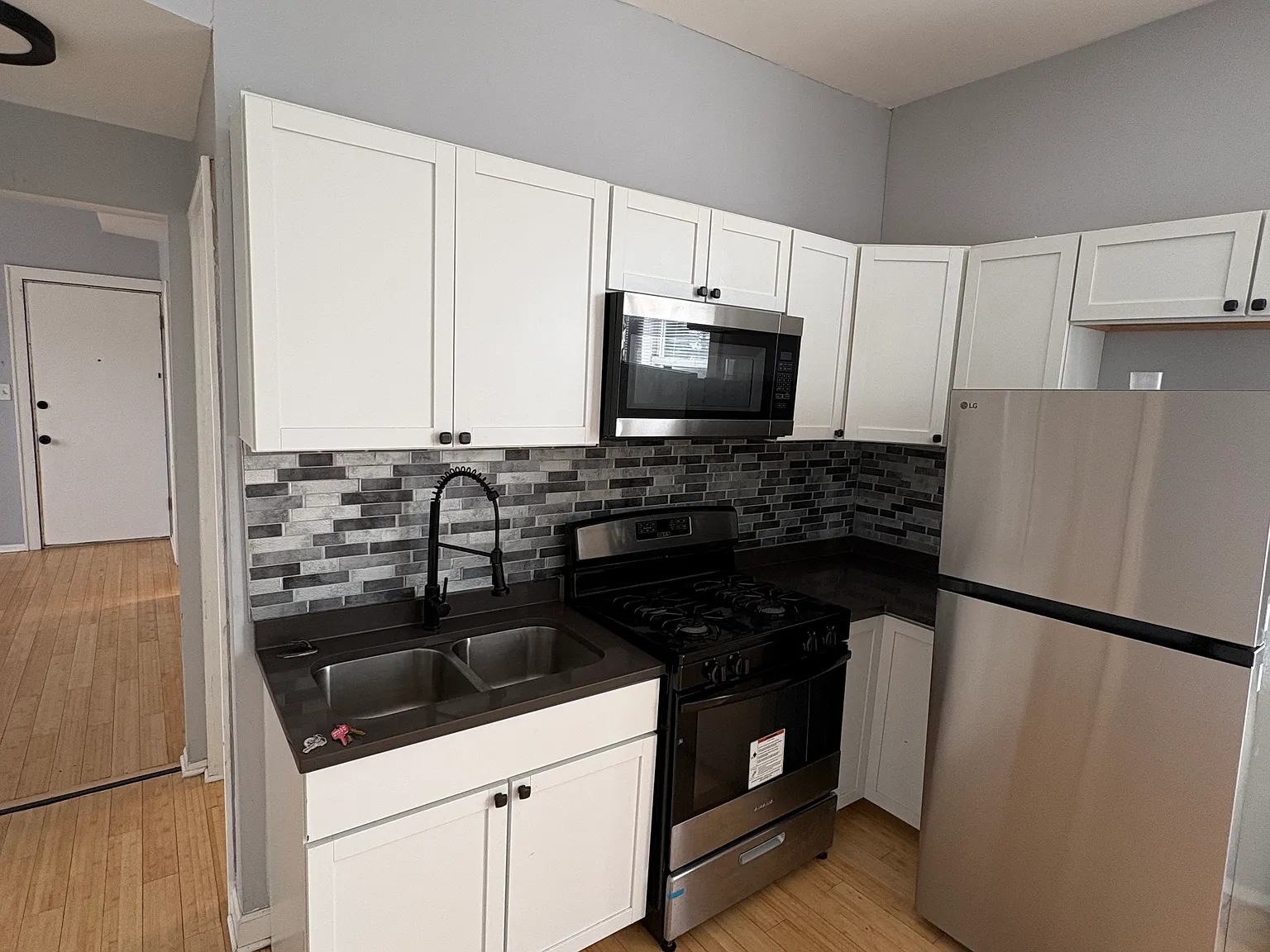 2 bed, $1,695 — Photo 2