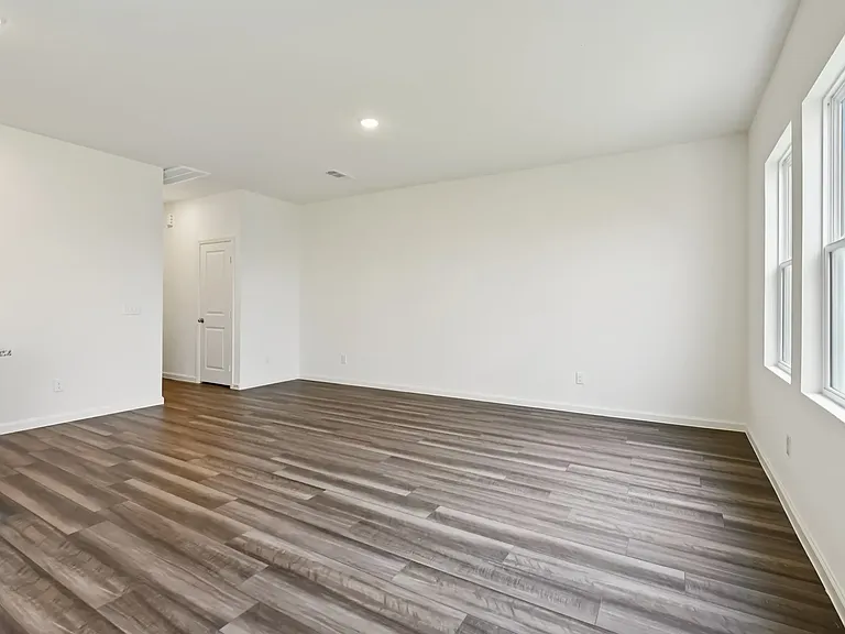 4606 Wildrose Dr — Photo 2