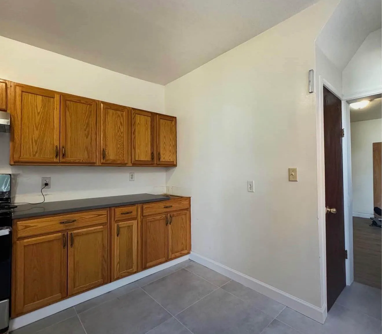 5 bed, 1.5 bath, 1350 sqft, $1,675 — Photo 4