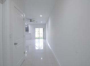 424 SE 16th St #1, Fort Lauderdale, FL 33316