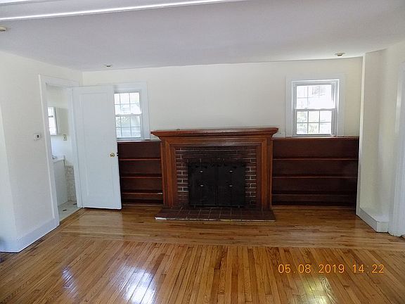 4th image of 110 Hillside Ave