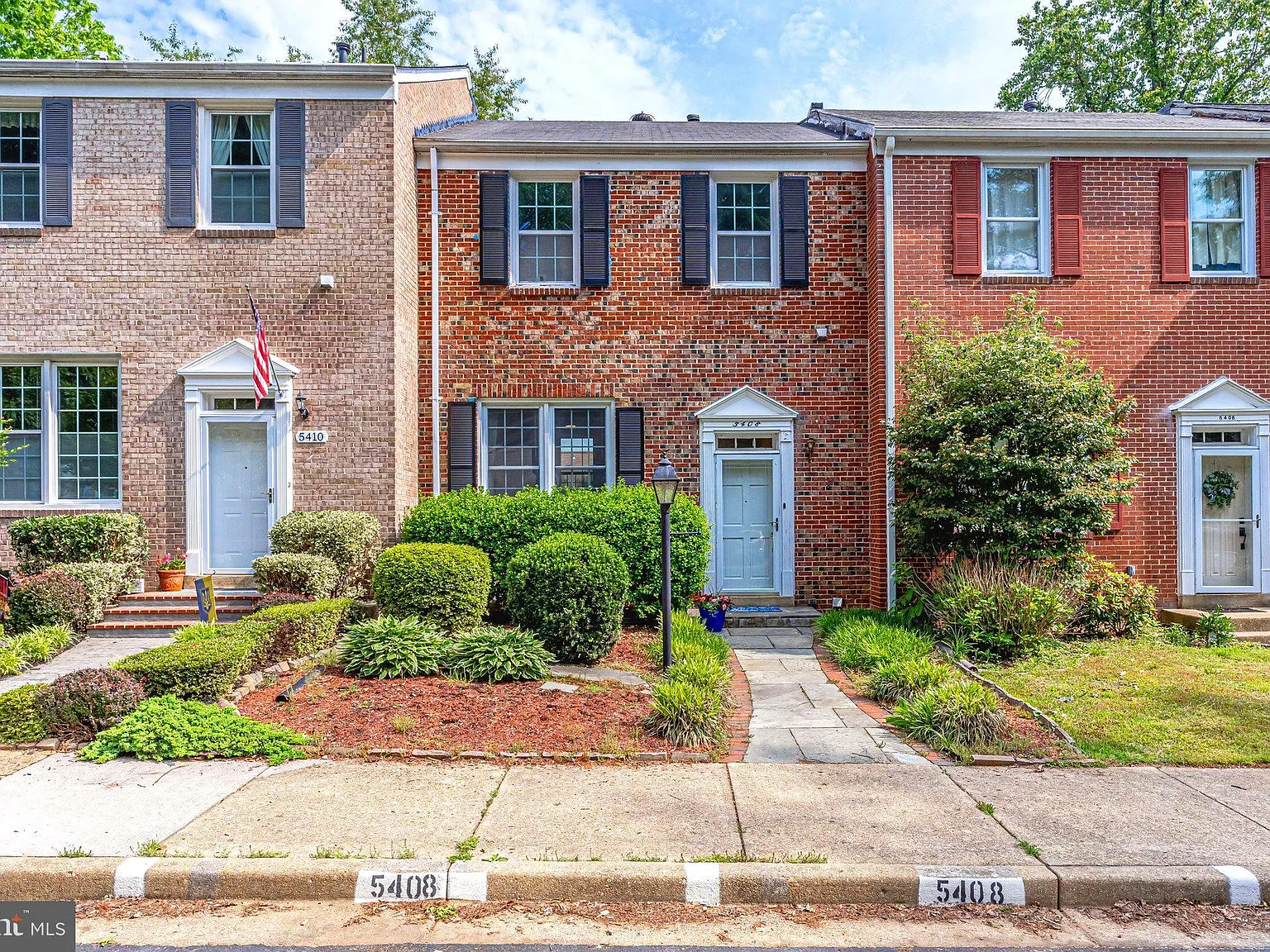 3 bed, 2.5 bath, 2112 sqft, $3,100 — Photo 1