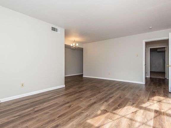 5th image of 6936 Colonial Woods Dr #90