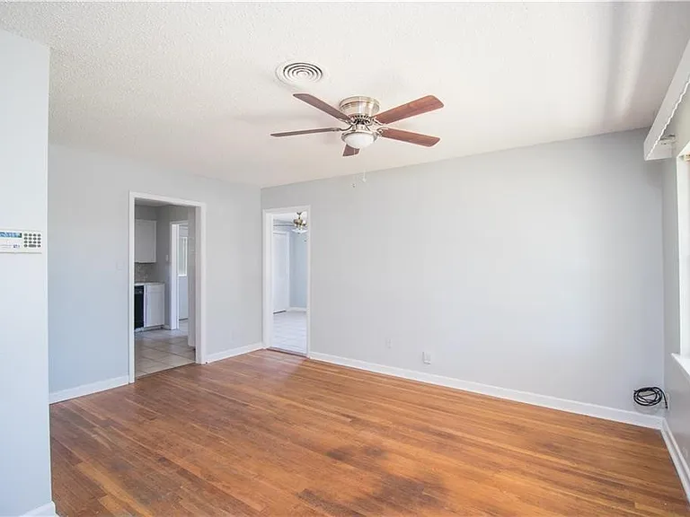 4829 Edith St — Photo 2