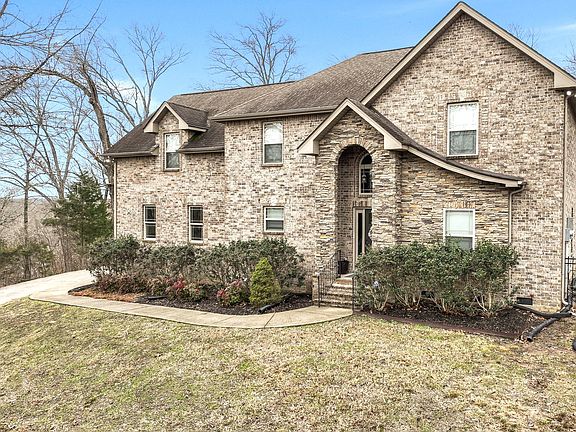 3rd image of 568 Wilson Dr
