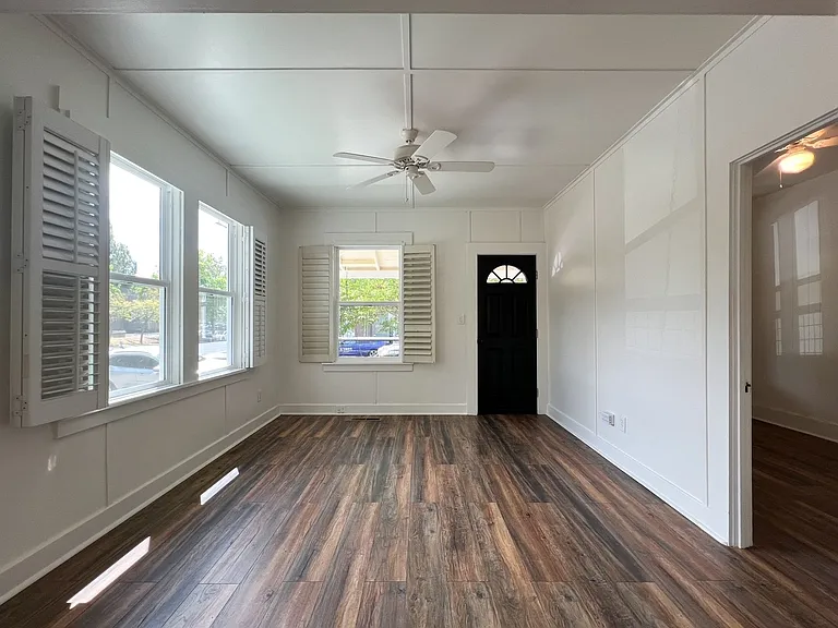 934 Clinton St — Photo 8