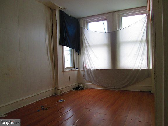 4th image of 2315 W Cumberland St