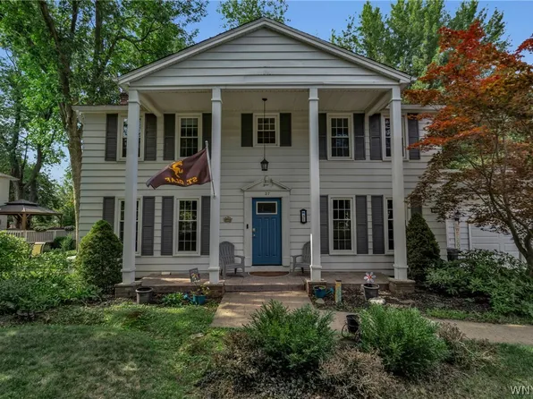 37 Pin Oak Dr, Williamsville, NY 14221