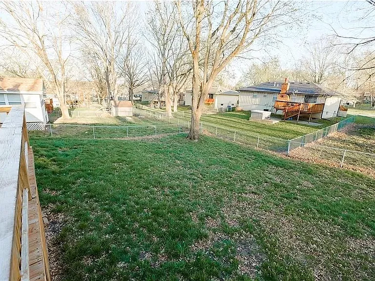 504 NE Johnston Dr — Photo 26