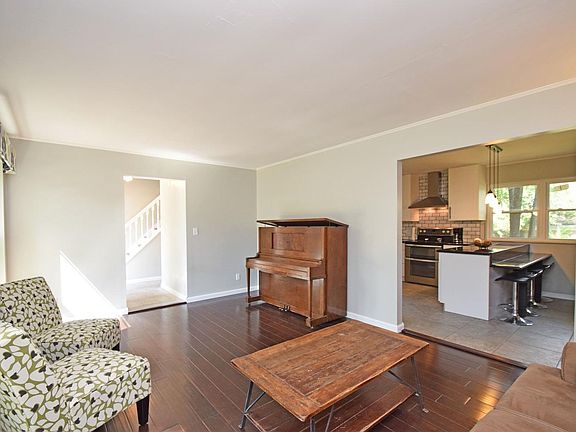 5th image of 11086 Embassy Dr