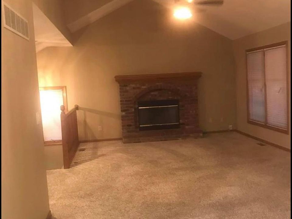 Spacious Great Room w/gas log FPL. Vaulted ceiling w/ ceiling fan. Dining Room joins great Room w/ sliding glass door, walkout to deck.
