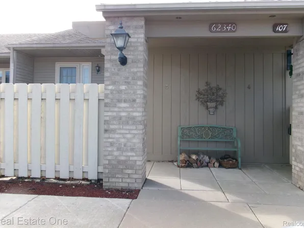 62340 Arlington Cir #3, South Lyon, MI 48178