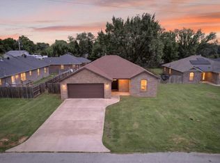 500 6th Ave, Gravette, AR 72736