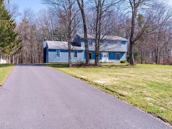 24 Huntswood Lane, East Greenbush, NY 12061