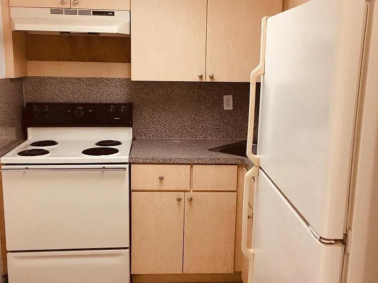 606 W 81st St #1-309 — Photo 10