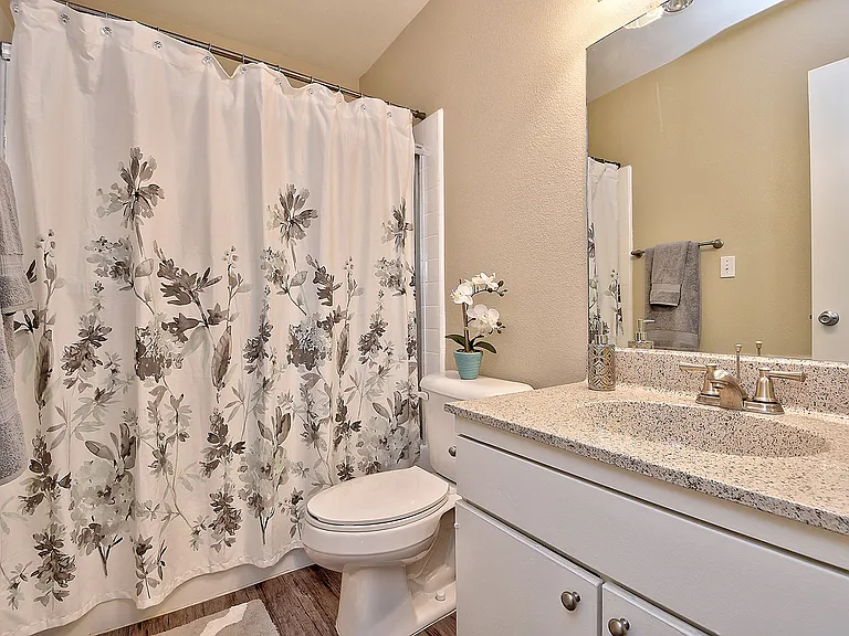 245 E Lincoln Ave — Photo 16