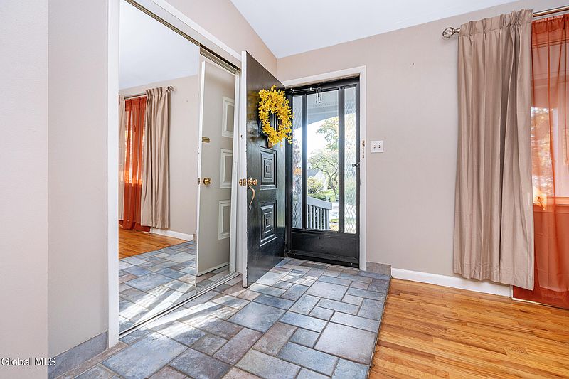 5th image of 104 Orlando Avenue