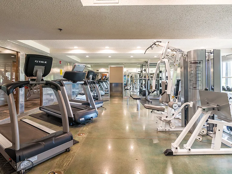 6565 W Foxridge Dr — Photo 13