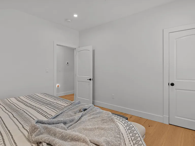 109 Carroll Ave — Photo 30
