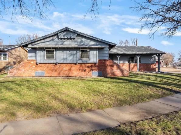 8038 E Dresden Ln, Wichita, KS 67207