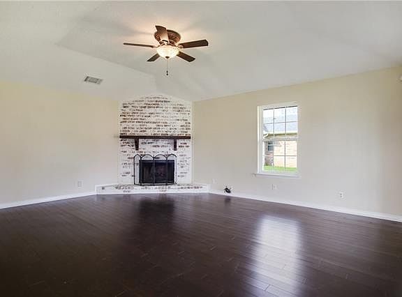 3rd image of 297 Pioneer Dr