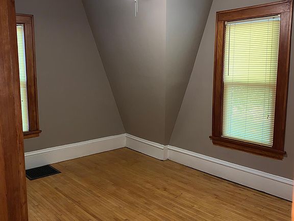 4th image of 3525 Penn Ave N #1