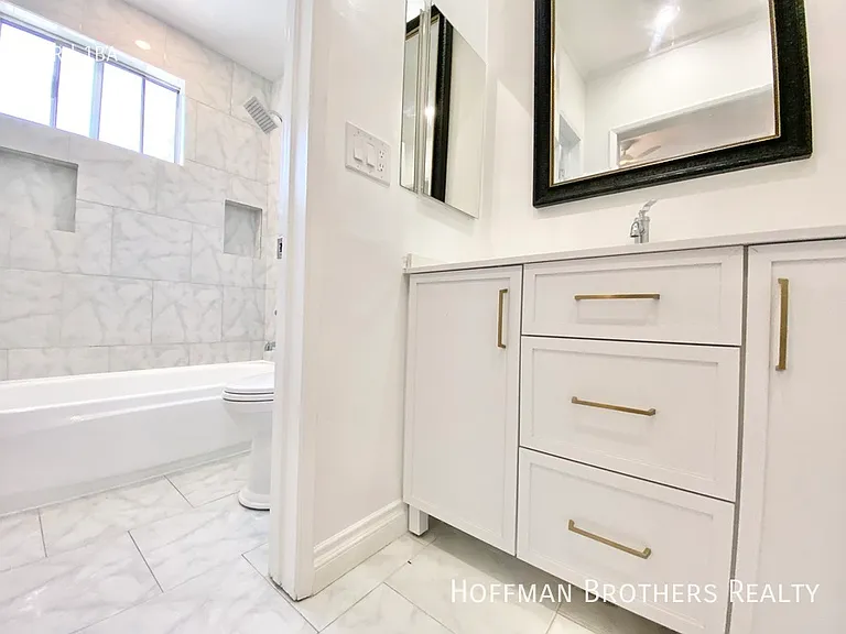 1313 N June St #209 — Photo 11
