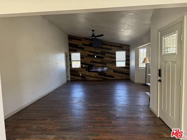 47041 Old Pioneer Town Rd — Photo 3