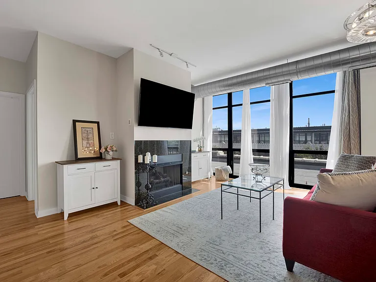1150 W 15th St #418 — Photo 3