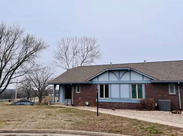 1041 Fairway Dr APT 5, Eureka, KS 67045