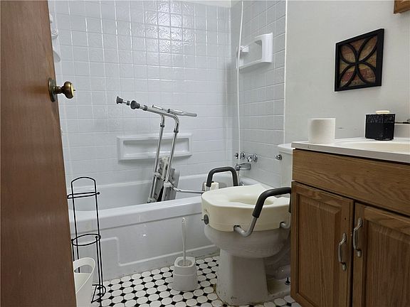 5th image of 3691 Allendale Cir Building 10