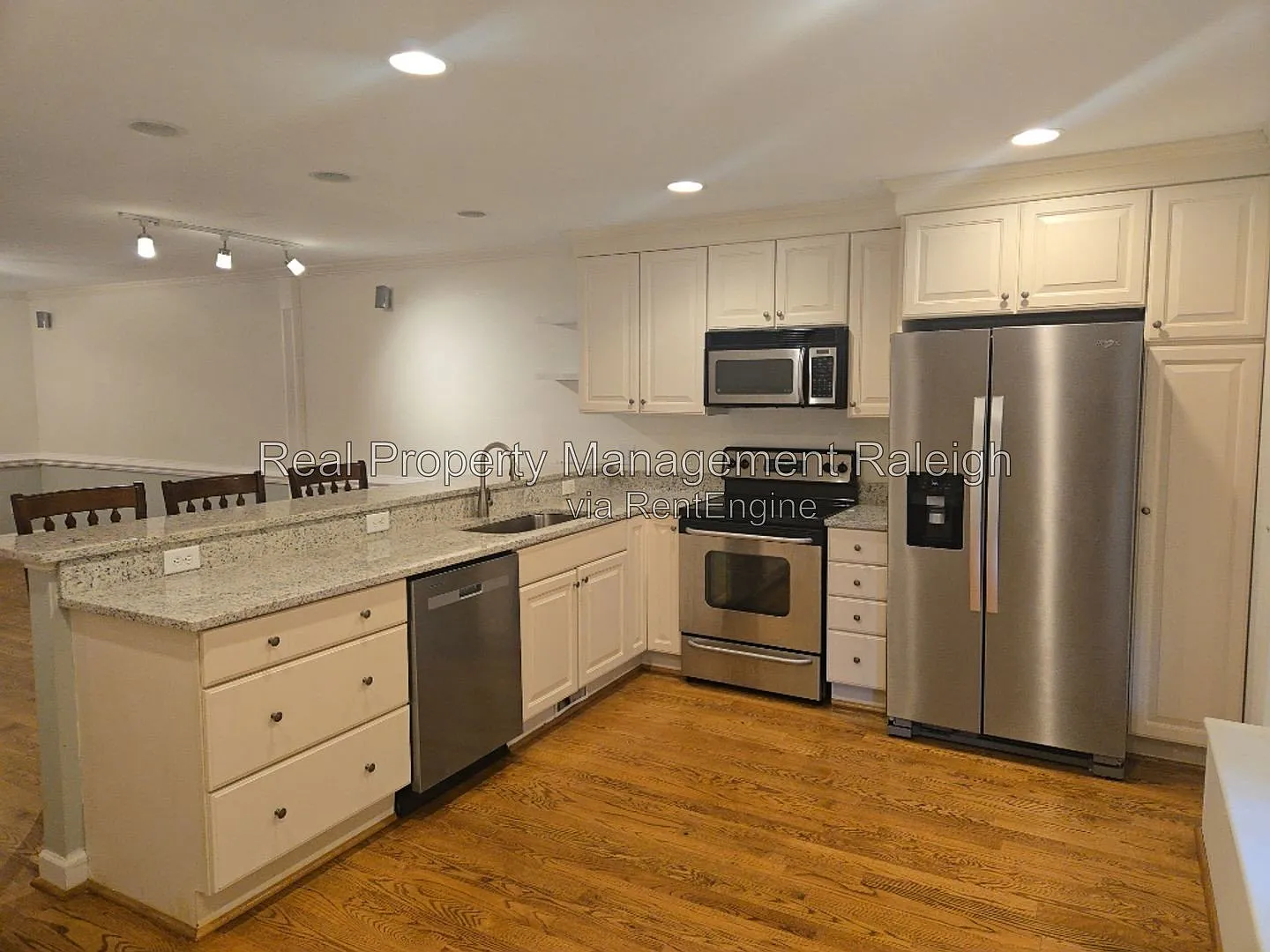 2 bed, 2.5 bath, 1200 sqft, $1,700 — Photo 2