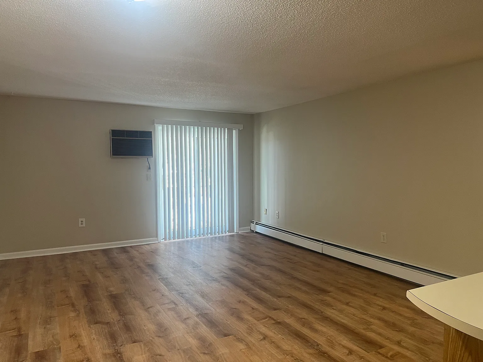 2 bed, 814 sqft, $2,100 — Photo 3