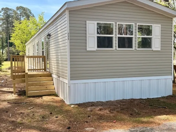 117 Lucy Ln, Raeford, NC 28376