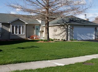 605 Creekside Cir, Minooka, IL 60447