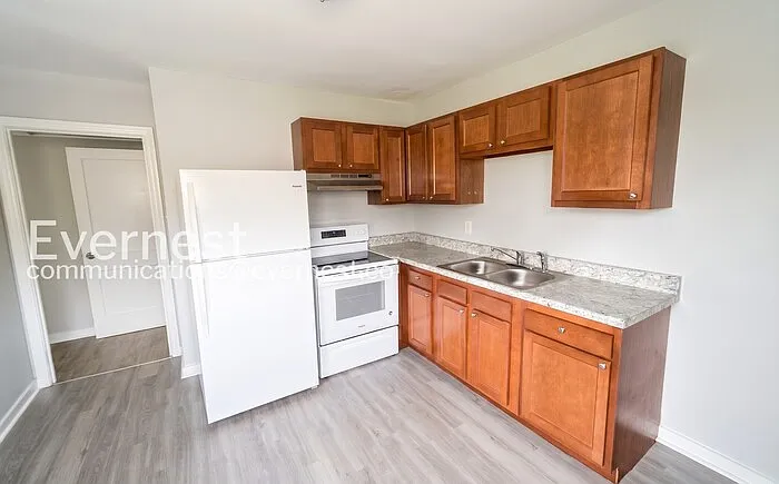 2 bed, 1.0 bath, 840 sqft, $645 — Photo 2
