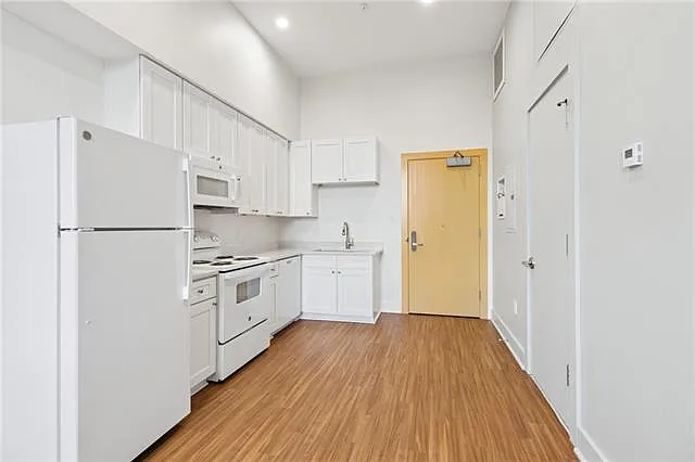 1 bed, 1.0 bath, 486 sqft, $1,015 — Photo 3